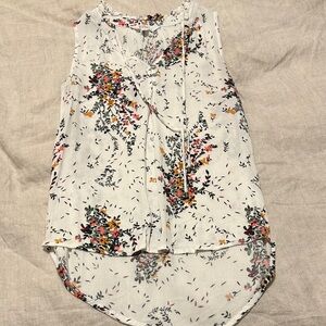 Market & Spruce White Floral Top